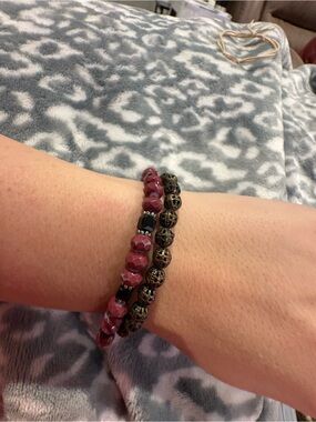 Stackable Stretch Bracelet Set in red and Black